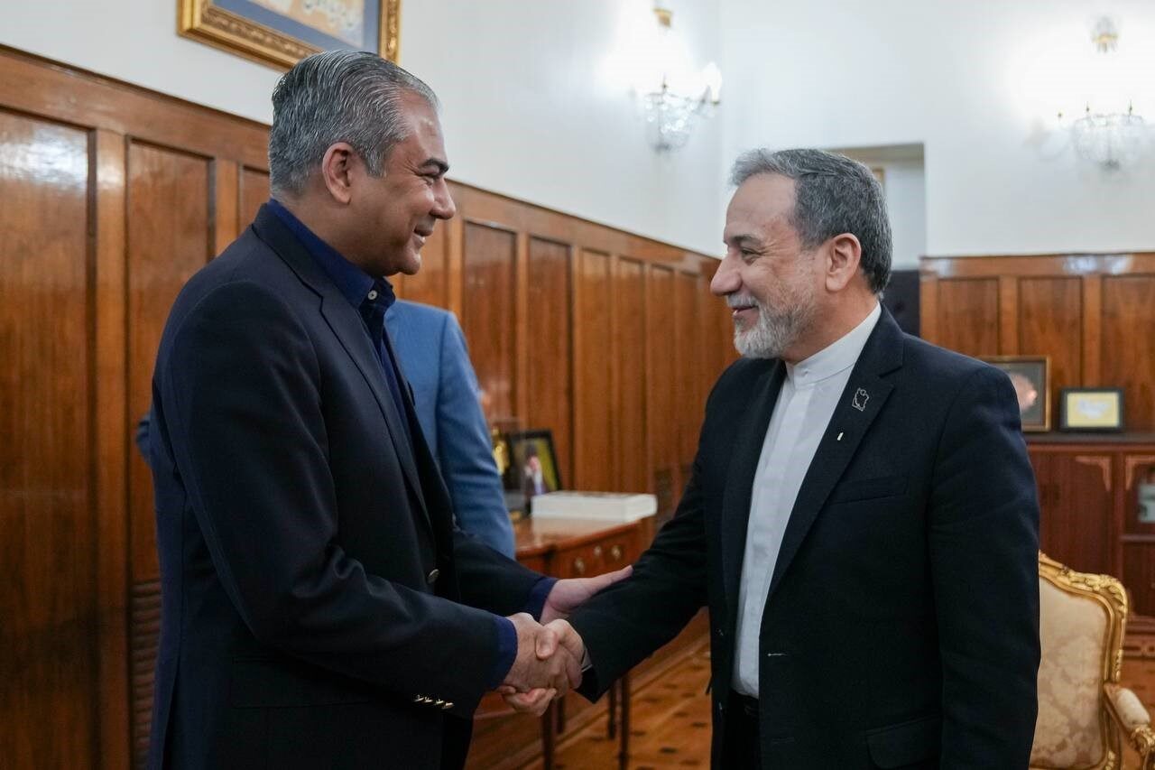 Pakistanlı Bakan Naqvi, Pezeşkiyan tarafından kabul edildi