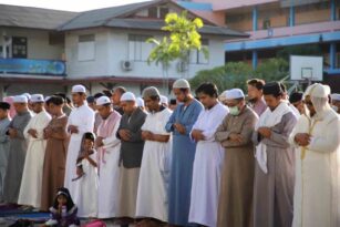 Tayland’da binlerce Müslüman Kurban Bayramı namazında bir araya geldi