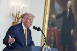 Trump: “(Leyen ile görüşme) İran’ın milyonları öldürebilecek bir bombayı kontrol edemeyeceği konusunda hemfikirdik”