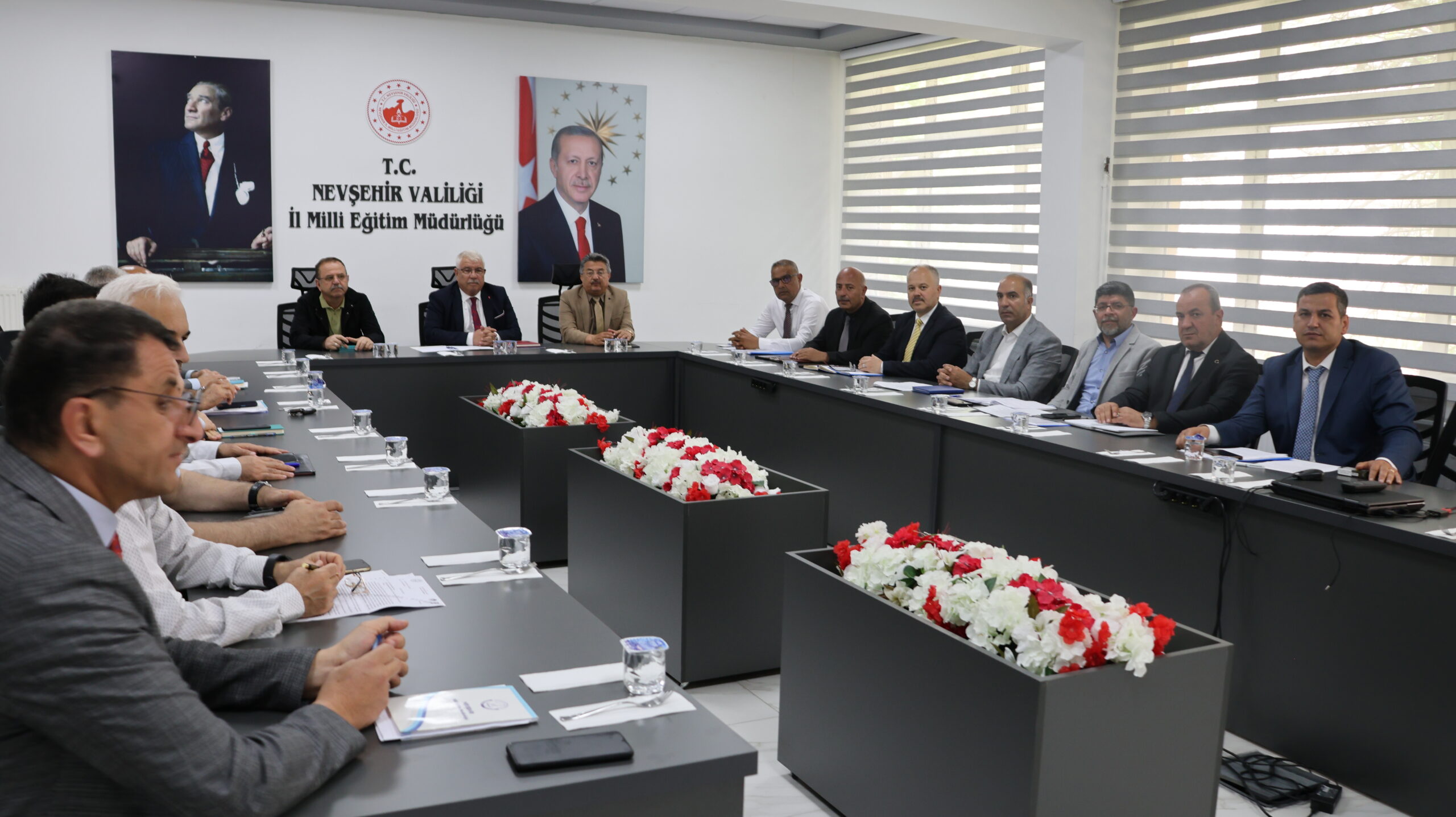 İlçelerimizde 2025-2026 eğitim öğretim yılında yürütülen ve planlanan eğitim öğretim faaliyetlerini genel hatlarıyla değerlendirmek