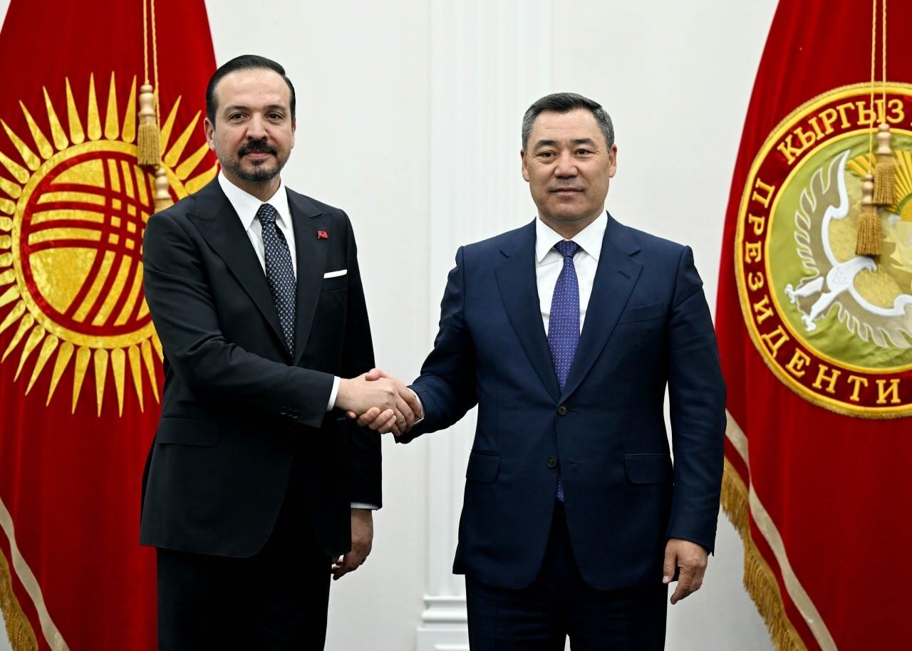 AK Parti Genel Başkan Yardımcısı Zorlu, Kırgızistan Cumhurbaşkanı Caparov ile bir araya geldi