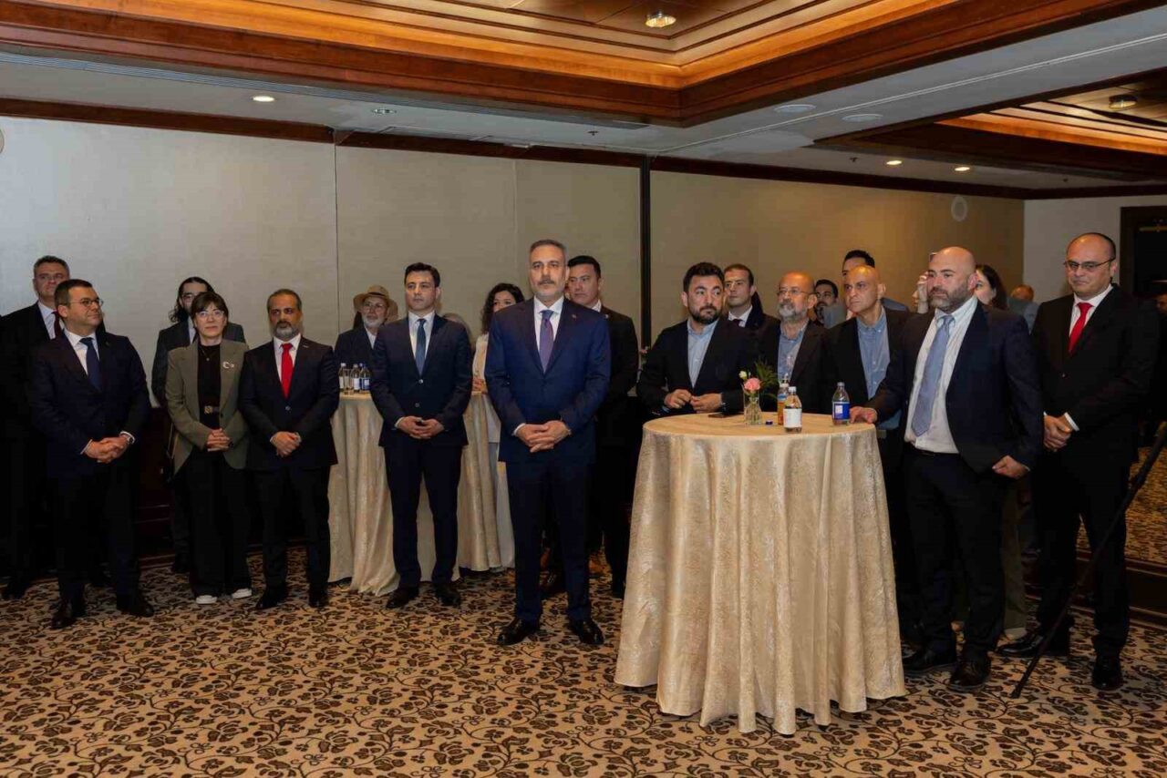 Bakan Fidan, Kanada’da Türk iş adamlarıyla bir araya geldi