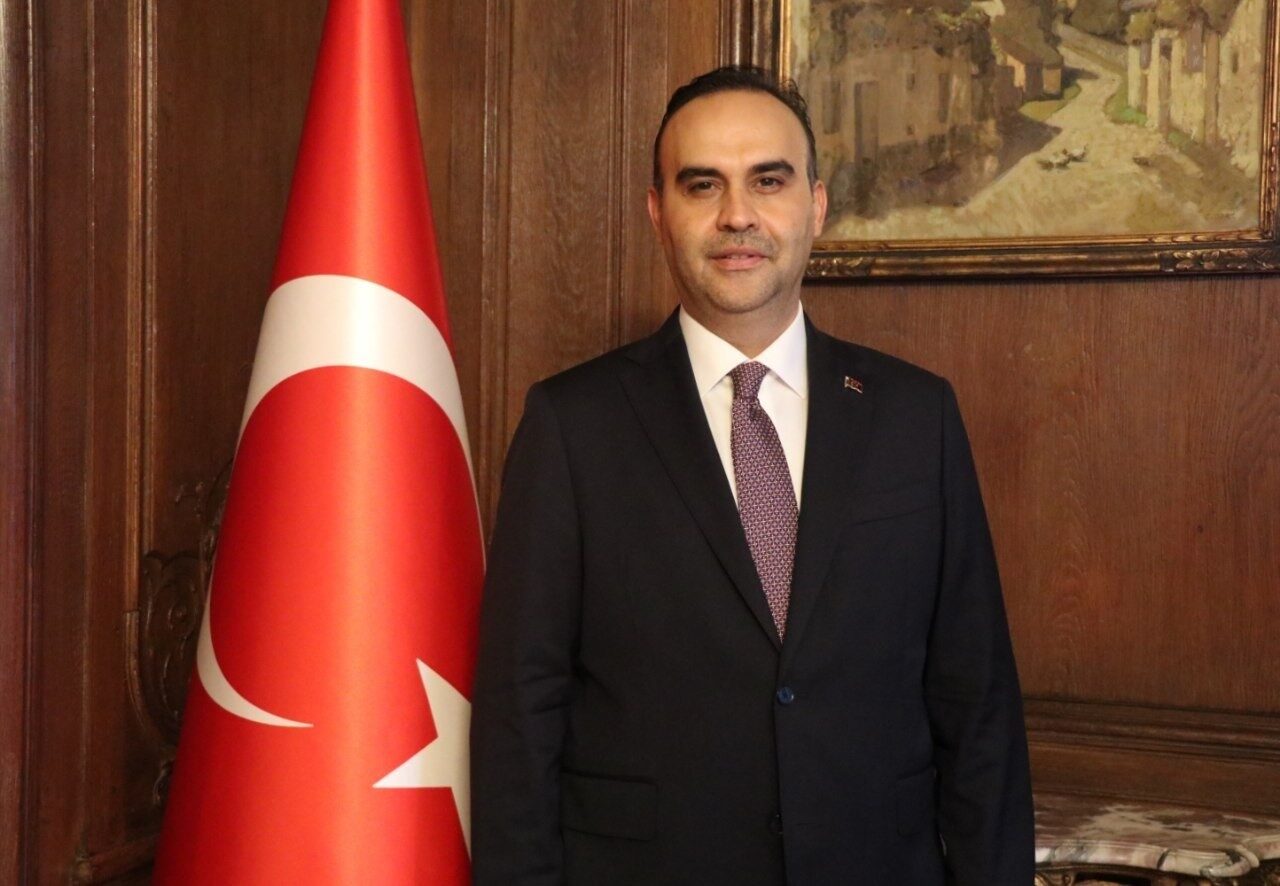 Bakan Kacır: “Fransa’daki 1 milyar doları aşan Türk yatırımları ve burada yaşayan 800 binden fazla vatandaşımız ülkelerimiz arasındaki bağları daha da zenginleştirmektedir”