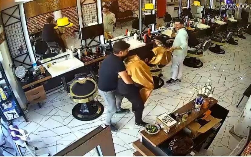 Boğazına kaçan erik parçası heimlich manevrasıyla çıkarıldı