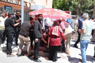 Cenaze çıkışında yol verme kavgası kanlı bitti: 1 yaralı, 2 gözaltı