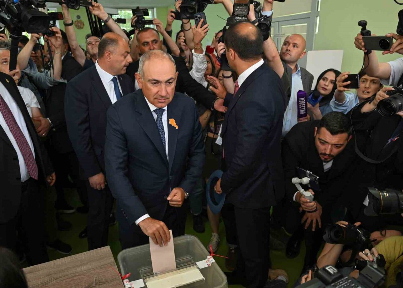 Ermenistan’da halk genel seçimler için sandık başında