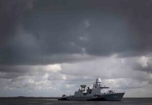 Hollanda, Hürmüz Boğazı’ndaki muhtemel mayın temizleme görevi için bölgeye bir fırkateyn gönderdi