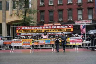 Ortodoks Yahudiler, New York’ta İsrail Devleti’ni ve zorunlu askerlik uygulamasını protesto etti