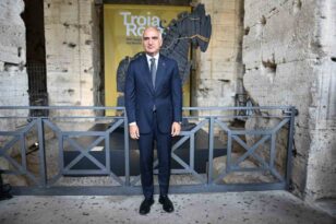 “Troya Sergisi” 221 eserle Roma’da