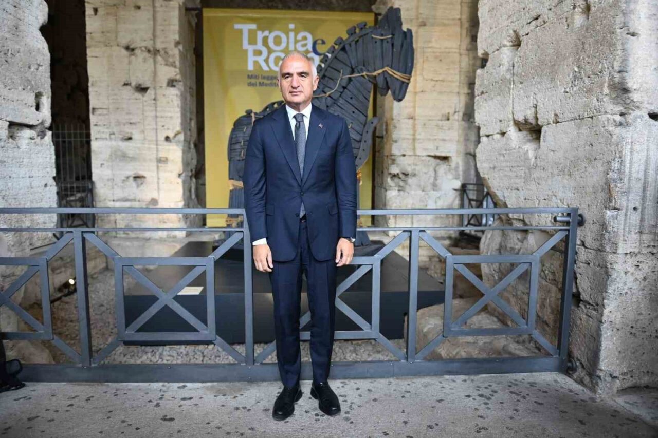 “Troya Sergisi” 221 eserle Roma’da