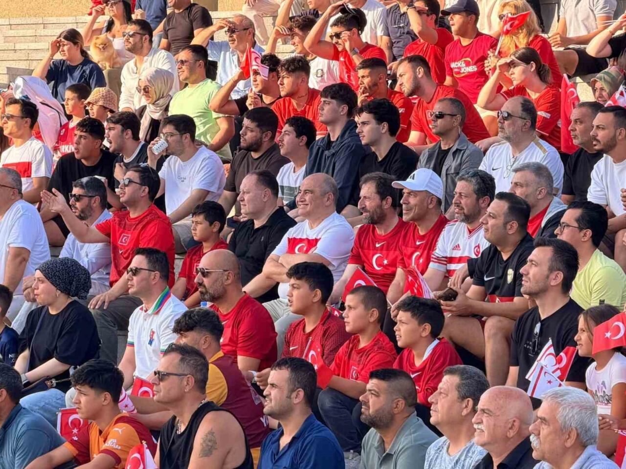 Türkiye Milli Takımı’na KKTC’den Dünya Kupası desteği