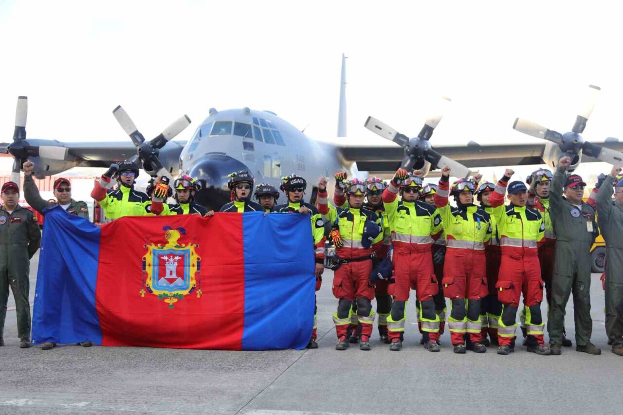 Venezuela’ya yardım yağıyor