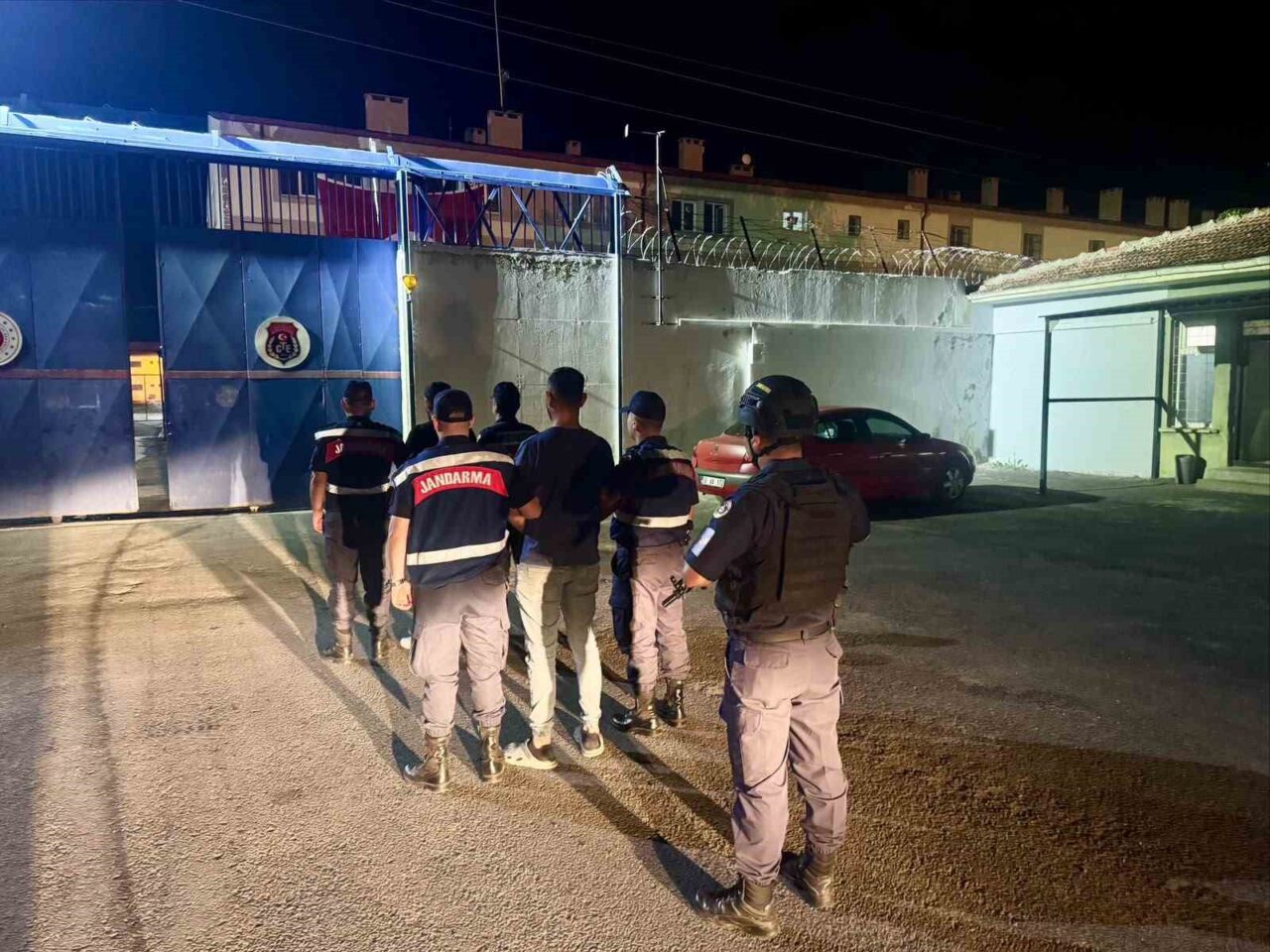 600 bin liralık güneş paneli çalan 3 kişi tutuklandı
