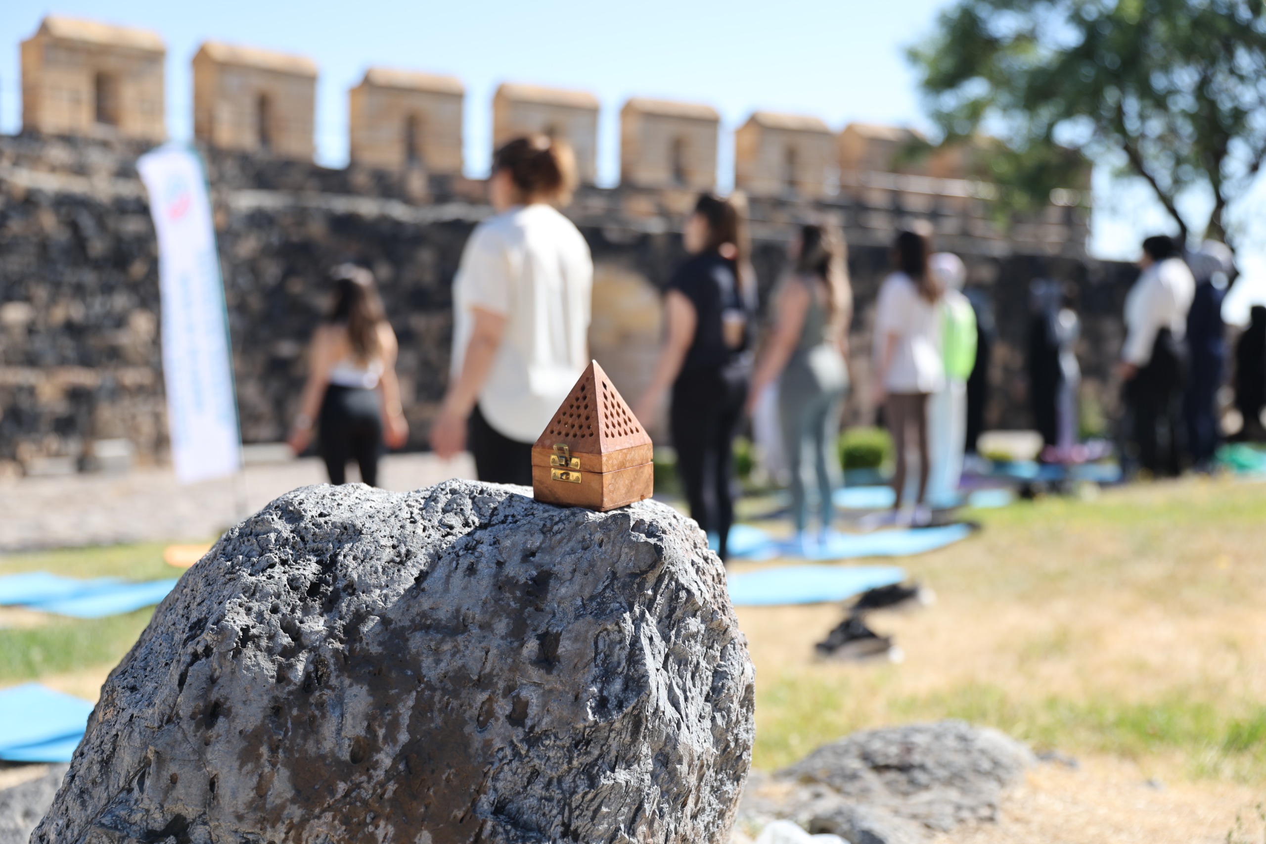 Nevşehir Kalesi’nde Kadınlara Ücretsiz Yoga ve Aerobik Pilates Etkinliği