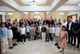 Minik Öğrencilerden Vali Kök’e Anlamlı Ziyaret