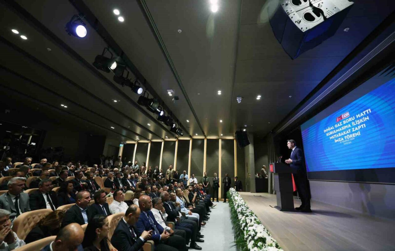 Bakan Bayraktar: “Türkiye-KKTC arasında yaklaşık 101 kilometre uzunluğunda doğal gaz iletim hattı inşa edeceğiz”