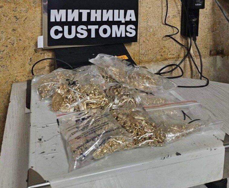 Beyan edilmeyen 395,49 gram altın takılar gümrüğe takıldı