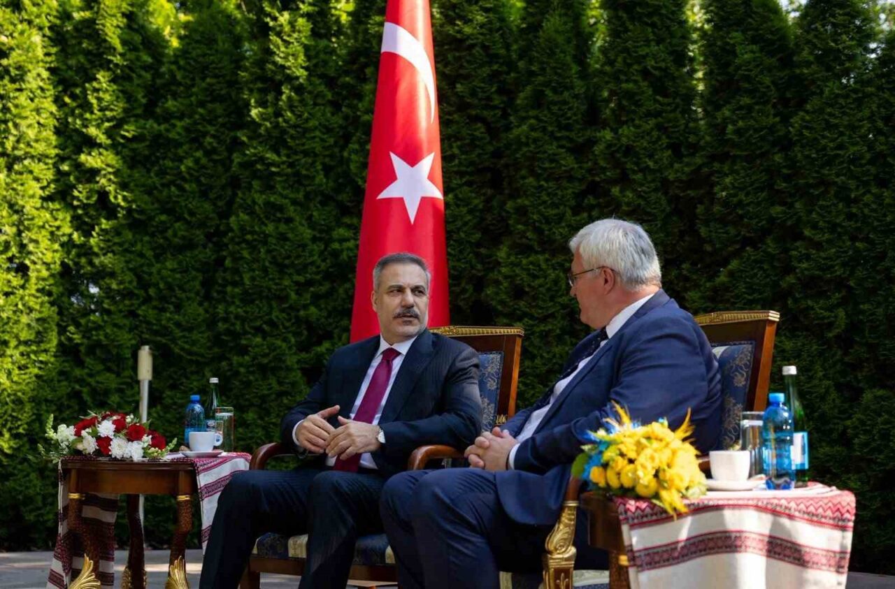 Dışişleri Bakanı Fidan Kiev’de Ukraynalı mevkidaşı Sibiha ile görüştü