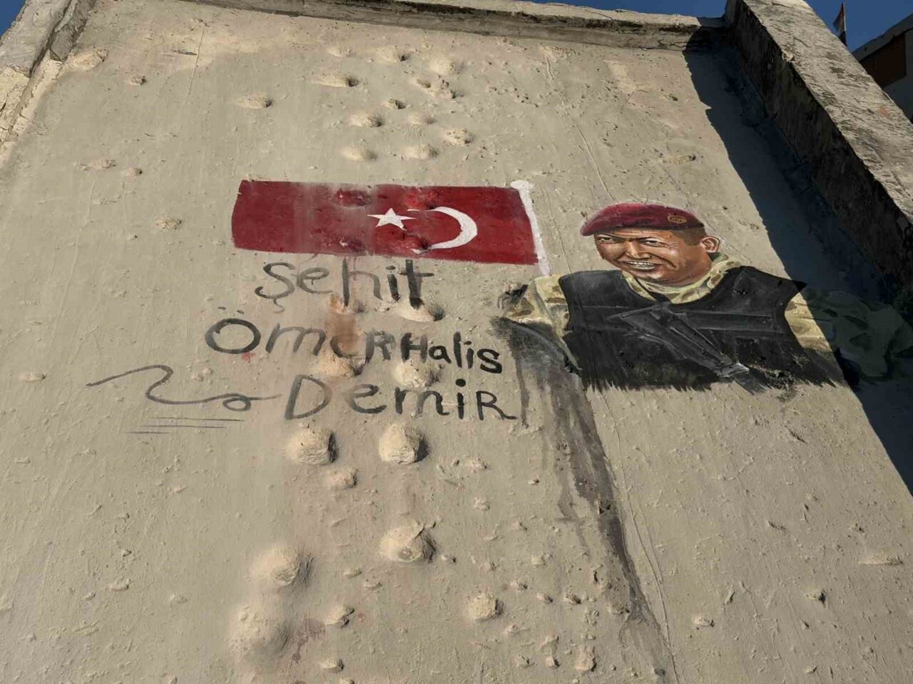 Filistinli sanatçılar, Şehit Ömer Halisdemir’i duvara çizdikleri resimle andı