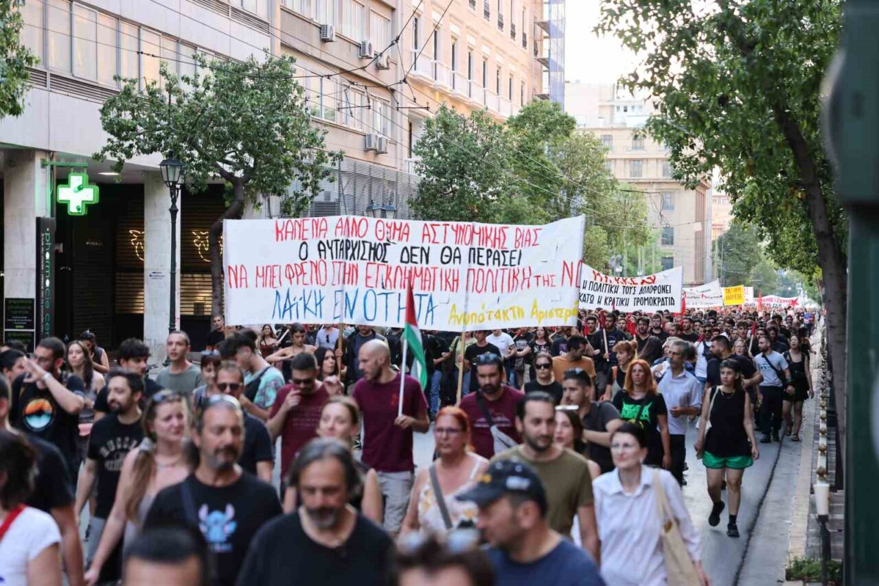 Yunanistan’da polisin açtığı ateş sonucu ölen otizmli genç için protesto düzenlendi