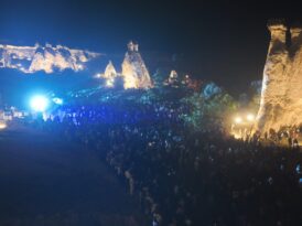 Paşabağları Ören Yeri’nde Night Glow gösterisi düzenlendi