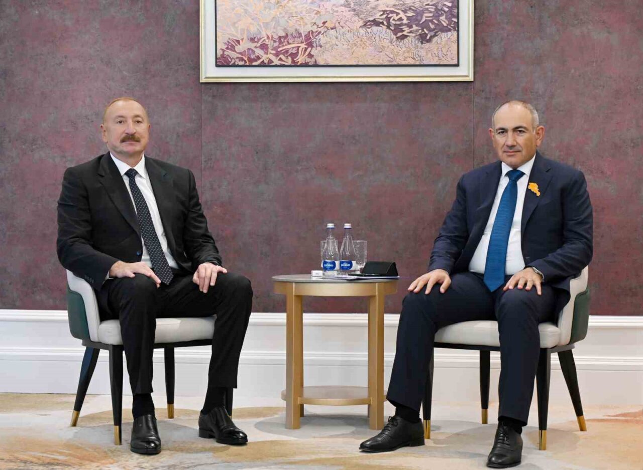 Azerbaycan Cumhurbaşkanı Aliyev, Ermenistan Başbakanı Paşinyan ile Bişkek’de görüştü