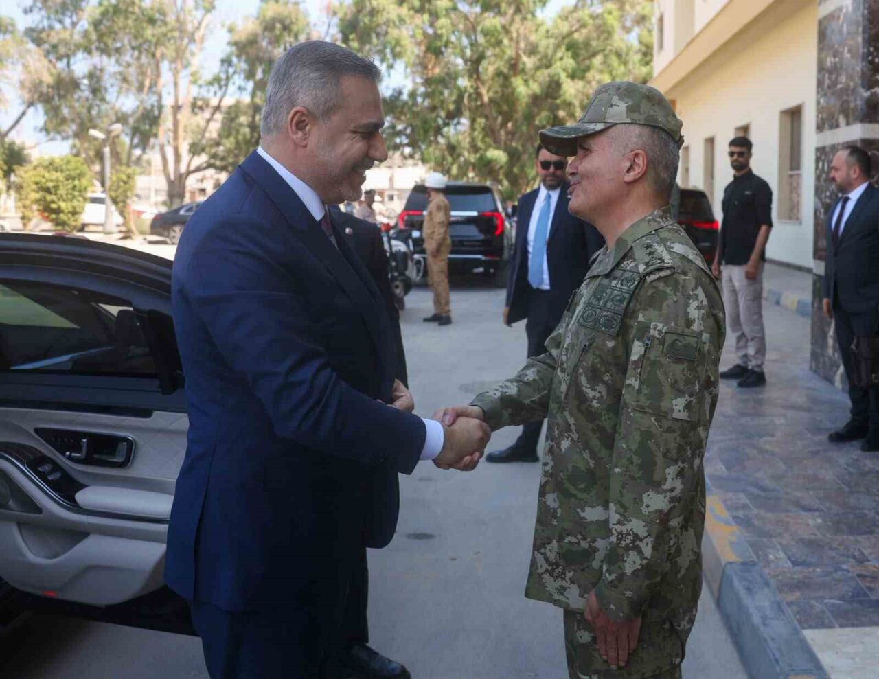 Bakan Fidan, TSK Libya Görev Grup Komutanlığı’nı ziyaret etti