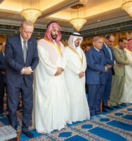 Cumhurbaşkanı Erdoğan, Mekke’de Selman ve Şerif ile cuma namazını kıldı