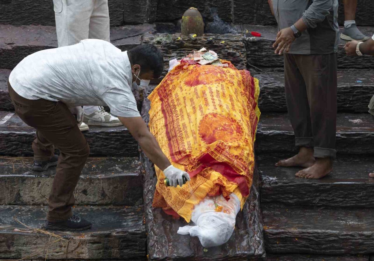 Nepal’de can kaybı 734’e yükseldi