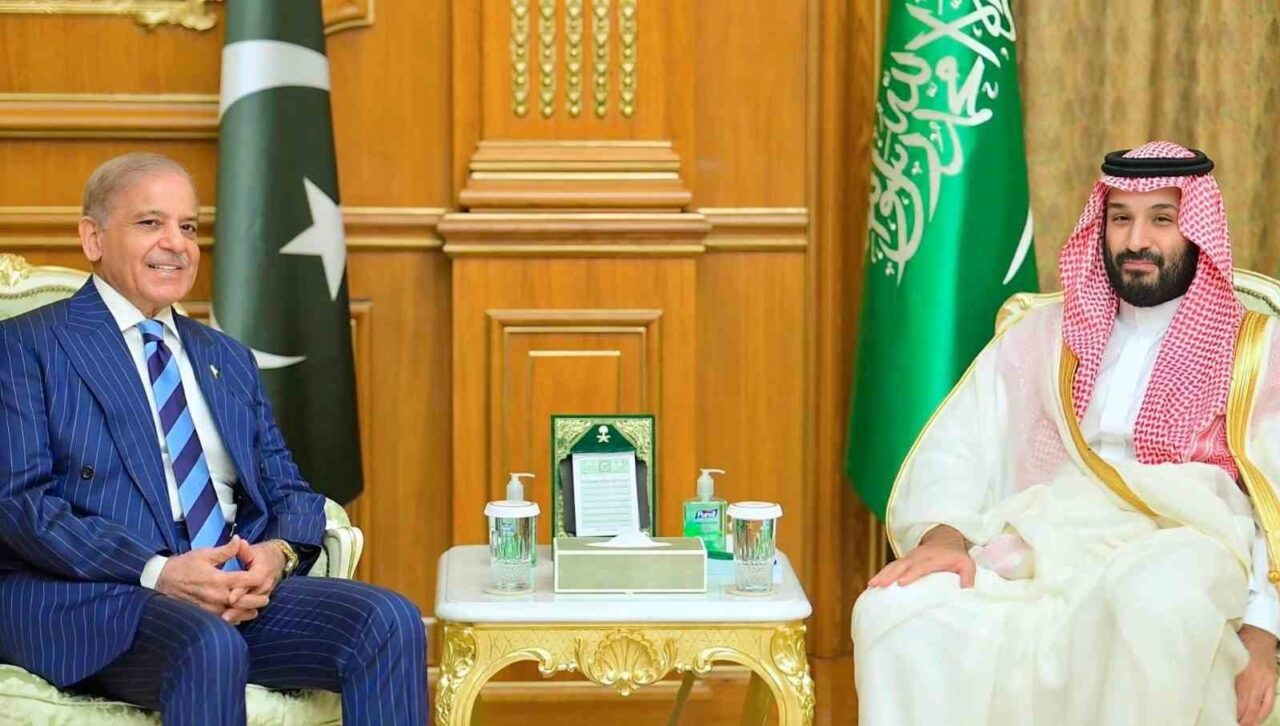 Pakistan Başbakanı Şerif, Suudi Arabistan Veliaht Prensi Selman ile görüştü