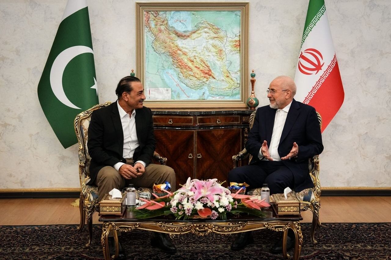 Pakistan Genelkurmay Başkanı Munir, Tahran’da İran Meclis Başkanı Galibaf ile bir araya geldi