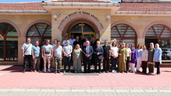 İL MİLLİ EĞİTİM MÜDÜRÜ YUSUF YAZICI, ÜRGÜP KILIÇARSLAN MESLEKİ VE TEKNİK ANADOLU LİSESİ’Nİ ZİYARET ETTİ