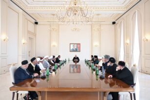 Aliyev: “İslam dünyasına karşı ilan edilmemiş bir savaş var ve İslamofobi bunun küçük bir parçası”