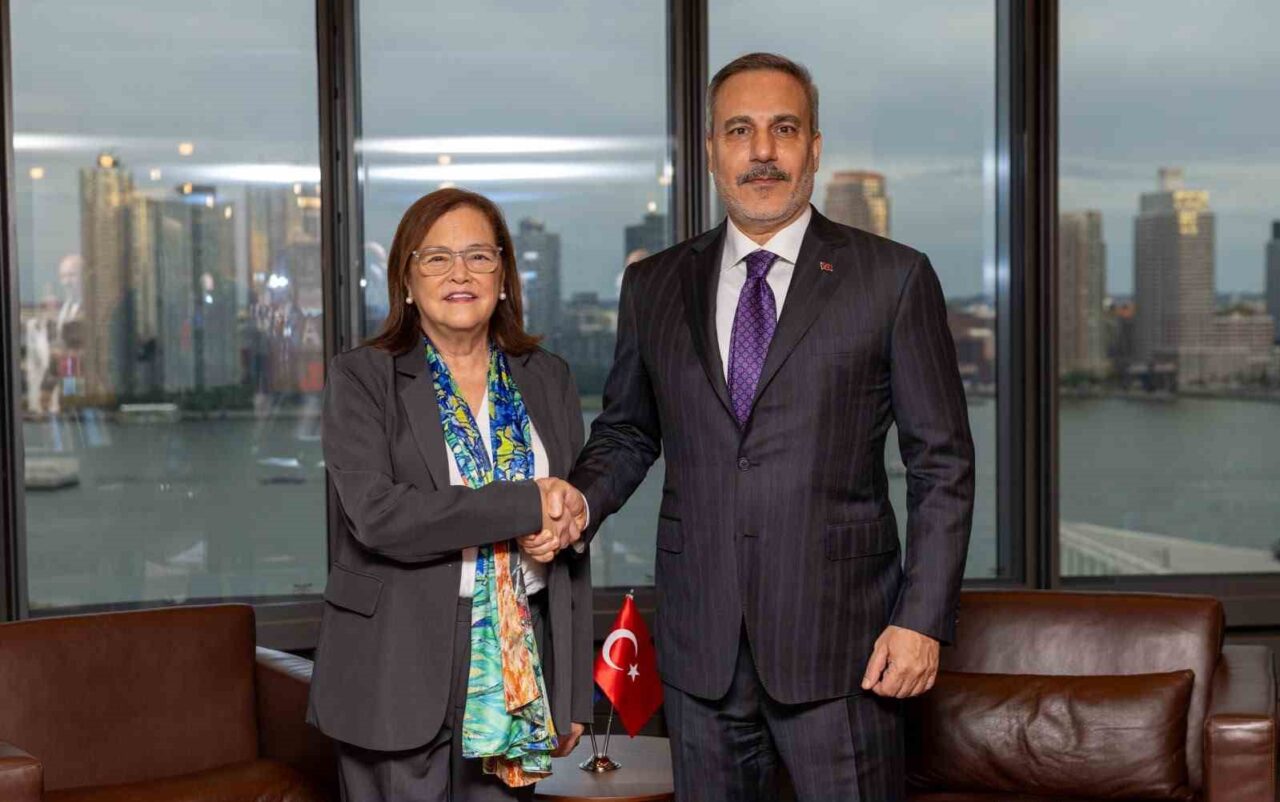 Bakan Fidan, El Salvadorlu mevkidaşı ile görüştü