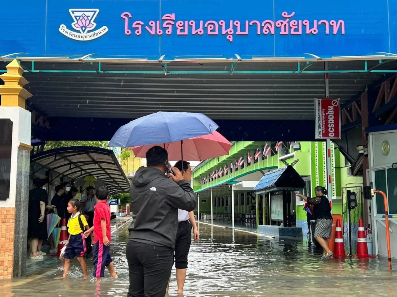 Bangkok’u sel vurdu: 50 ilçenin tamamı afet bölgesi ilan edildi