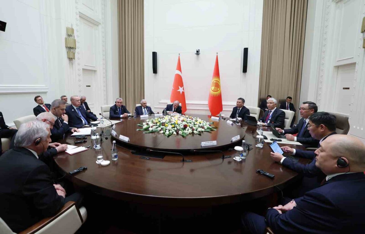 Cumhurbaşkanı Erdoğan, Kırgız mevkidaşı Caparov ile görüştü