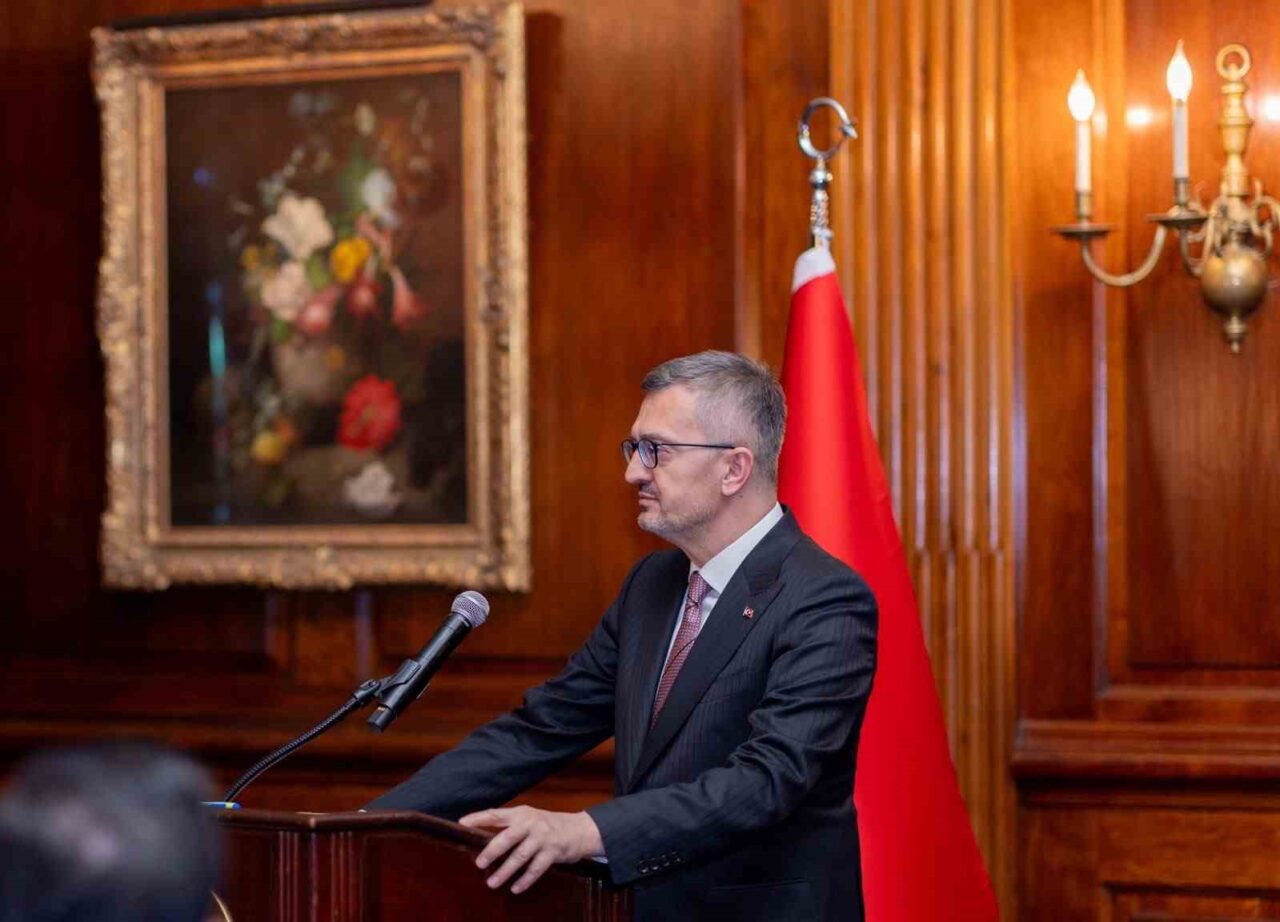 Cumhurbaşkanlığı İletişim Başkanı Duran: “Cumhurbaşkanı Erdoğan ile Başkan Trump arasındaki doğrudan diyalog, yıllardır çözümsüz kalan konularda hareket alanı oluşturmuştur”