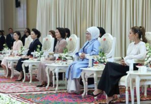 Emine Erdoğan, Kırgızistan’da lider eşleriyle bir araya geldi