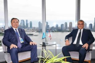 KKTC Cumhurbaşkanı Erhürman, TDT Genel Sekreteri Ömüraliyev ile bir araya geldi