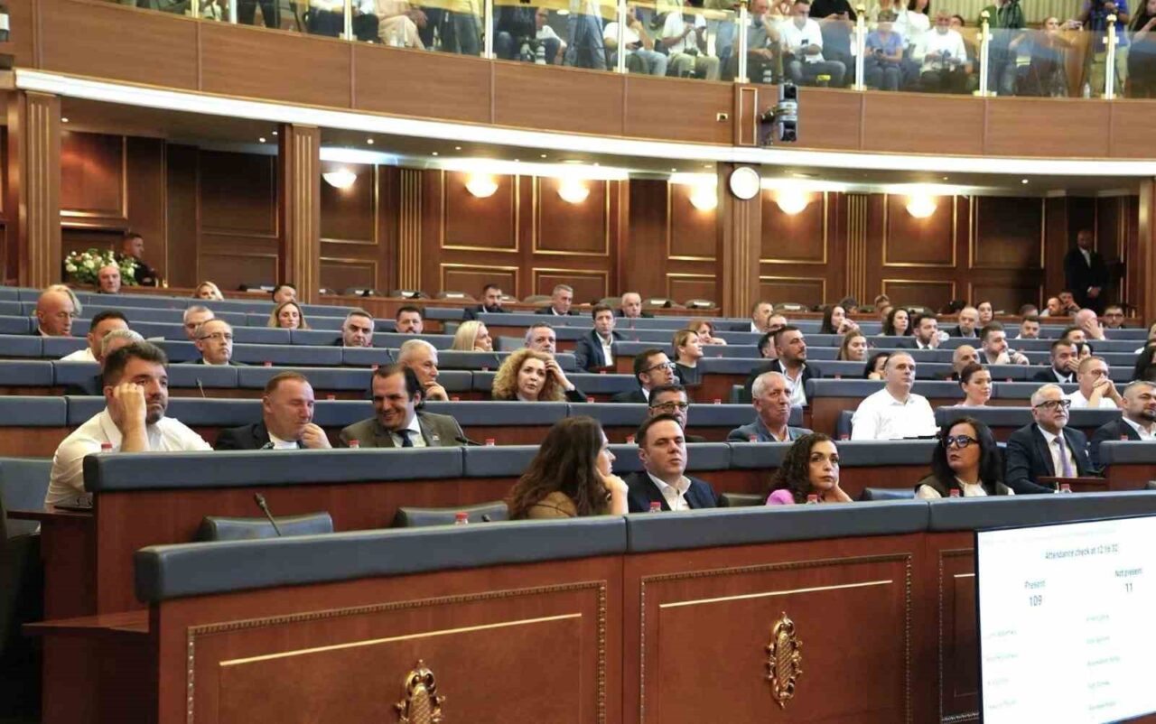 Kosova’da meclis başkanı yeniden Albulena Haxhiu oldu