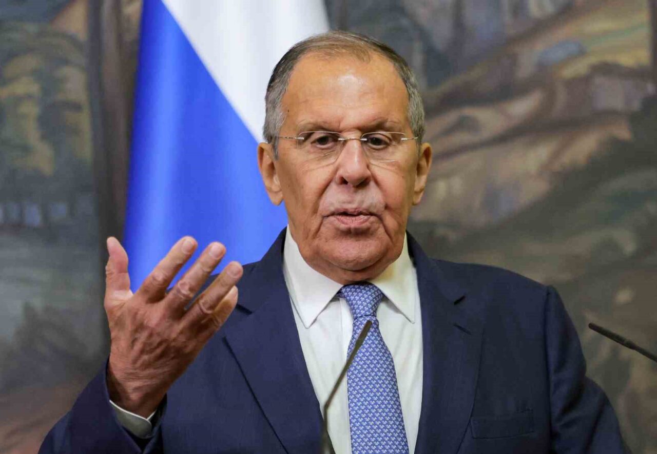 Lavrov: “Zelenskiy sürekli seyahat ediyor, hiçbir zaman ülkesinde bulunmuyor”