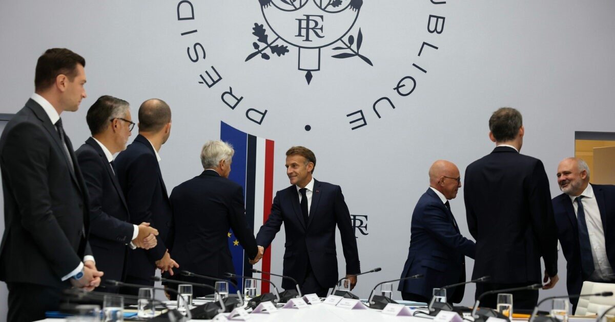 Macron: “Rusya’nın Avrupalılara ve Fransa’ya yönelik hibrit tehdidi yoğunlaştı”