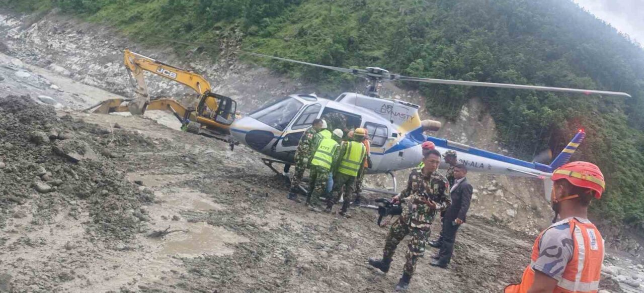 Nepal’deki sel felaketinden 10 gün sonra hidroelektrik tünelinden 2 işçi kurtarıldı
