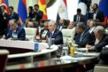 Özbekistan Cumhurbaşkanı Mirziyoyev: “Bölgesel projelerin birbiriyle rekabet etmediği, tersine birbirini tamamladığı çok kutupluluğu destekliyoruz”