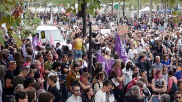 Paris’te binlerce kişi, polis ve jandarmanın silah kullanımına ilişkin yasaya karşı sokaklara döküldü