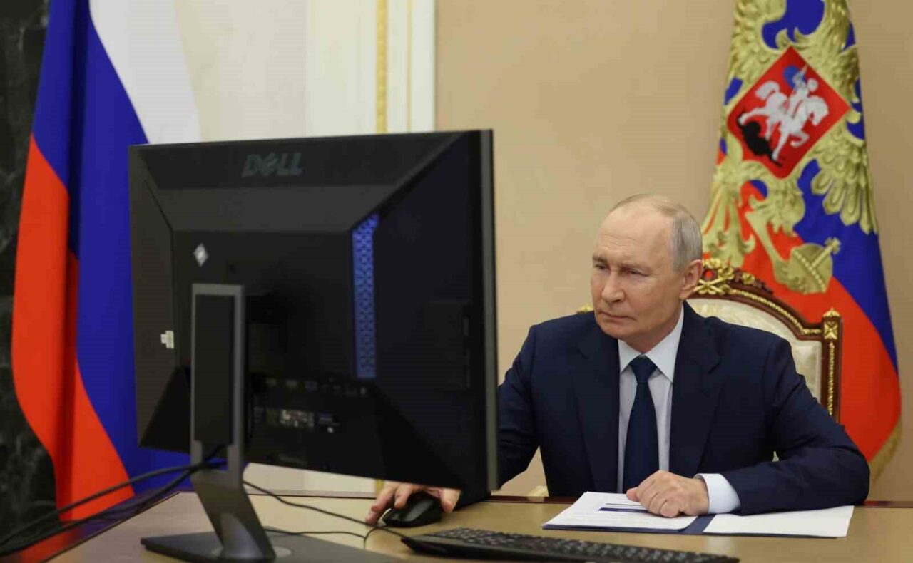 Putin, oyunu uzaktan kullandı