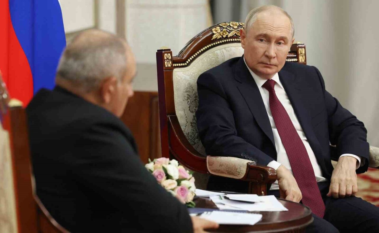 Putin’den Paşinyan’a: “(AB’ye katılma süreci) Bu kararı mümkün olan en kısa sürede verin”