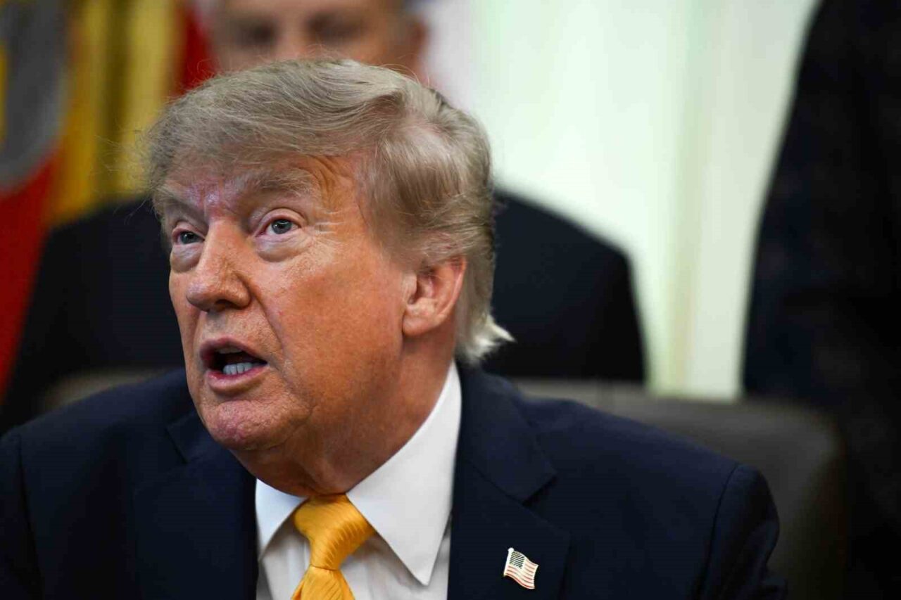 Trump: “Çöküşün eşiğinde olan İran, acilen ve her ne pahasına olursa olsun bir anlaşma yapmak istiyor”
