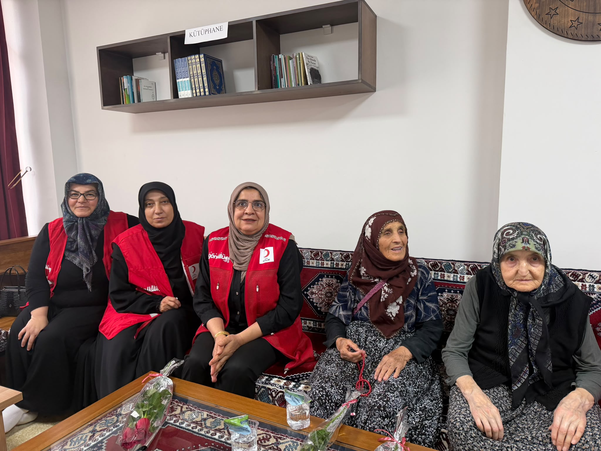 Türk Kızılay Nevşehir Gönüllülerinden Huzurevi Ziyareti
