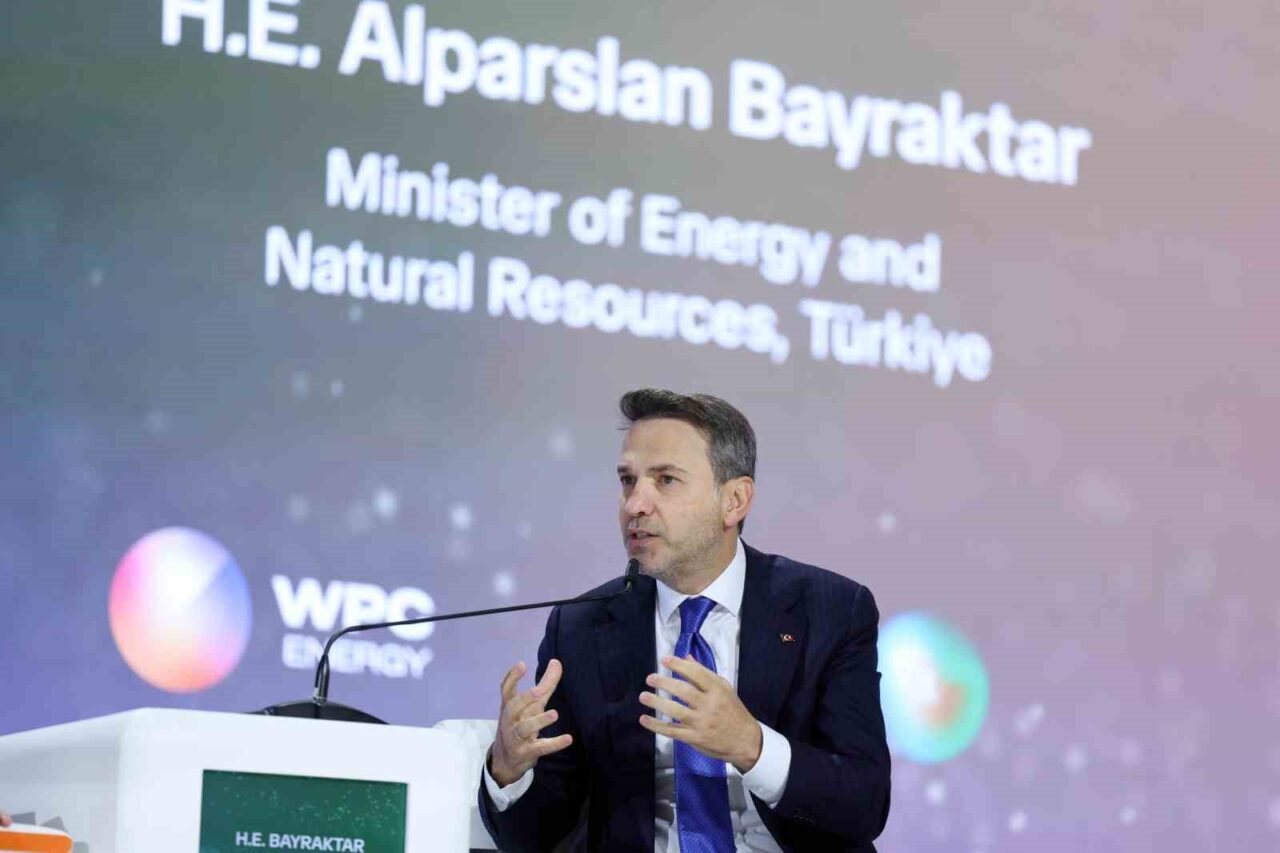 Bakan Bayraktar: “Geniş kapsamlı iş birliği sayesinde dünyada enerji piyasalarının ne kadar dayanıklı olduğunu gösterebiliriz”